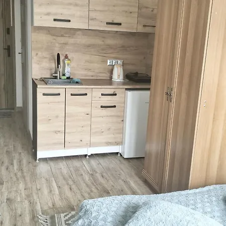 Nighthost Robotnicza 32 M 328 Free Parking