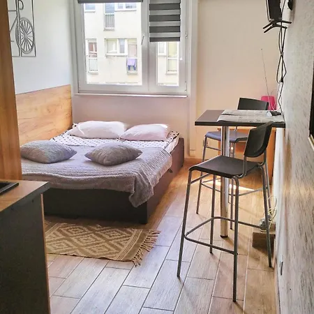 Nighthost Robotnicza 32 M 328 Free Parking