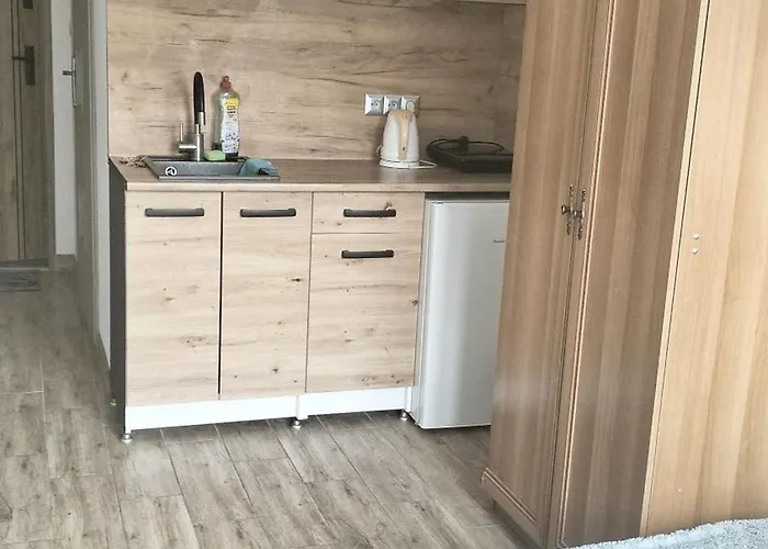 Nighthost Robotnicza 32 M 328 Free Parking