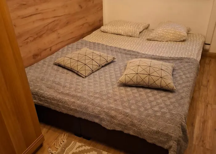 Nighthost Robotnicza 32 M 328 Free Parking Wroclaw